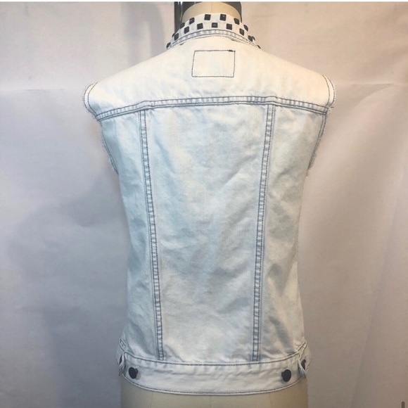 ROCK & REPUBLIC JEAN DENIM VEST WITH metal STUDS - Picture 10 of 10